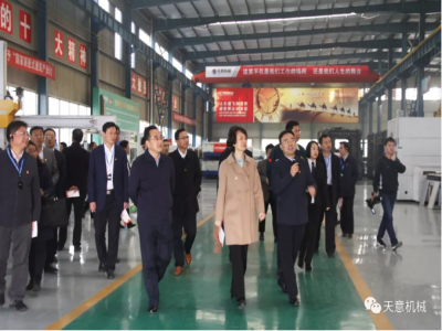 濟寧市委常委、組織部部長孔凡萍帶領全市“兩新”組織黨建工作現(xiàn)場觀摩團蒞臨天意機械調研指導