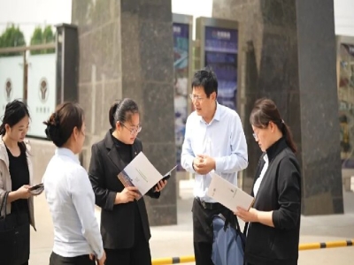 區(qū)領(lǐng)導調(diào)研綠色建材產(chǎn)業(yè)鏈發(fā)展 天意科技光伏清掃機器人成亮點